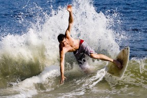 AYX体育官网-中卫站位层级是否影响门将组织线路选择，中卫组合