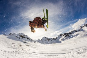 爱游戏体育官方网站-拉文单场五十加公牛带动全队节奏，拉文续约公牛