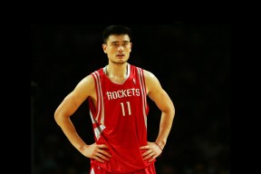 AYX体育-巴雷特：凭借精准的控制力和长传，成为全黑队最强后场球员，巴雷特阵容